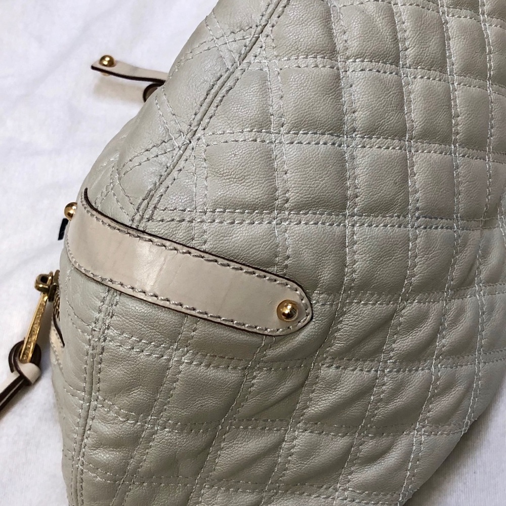 Authentic Marc Jacobs Quilted Leather Hobo Handbag - Picture 5 of 8